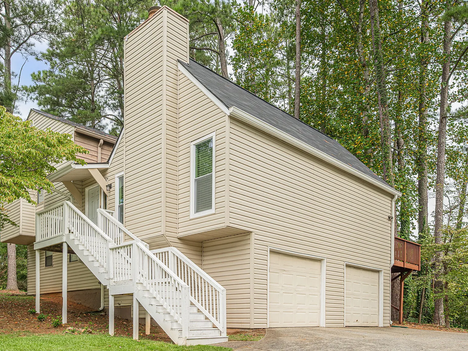 4 bed, 2.5 bath, 2100 sqft, $2,495 — Photo 1