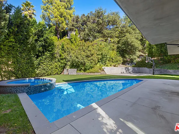 11200 Dona Lola Dr, Studio City, CA 91604