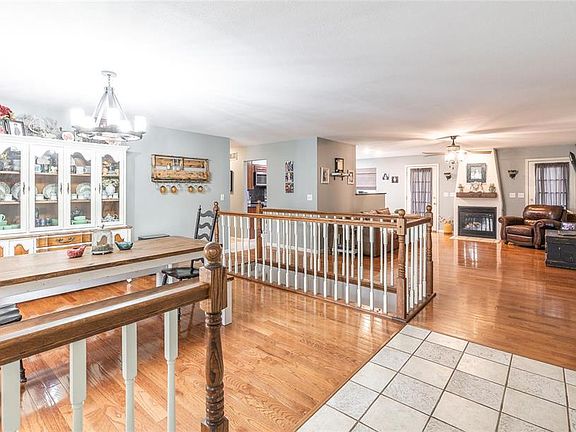 4th image of 3666 S Oak Dr