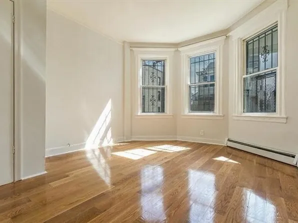 198 Myrtle Avenue image 3 of 24