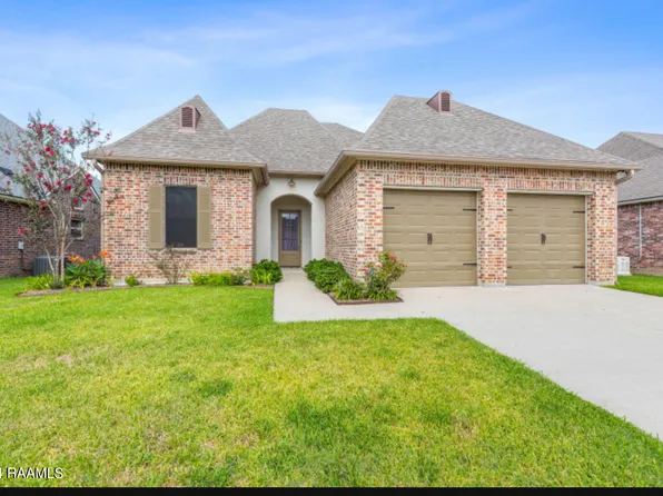 211 Windy Feather Dr, Broussard, LA 70518