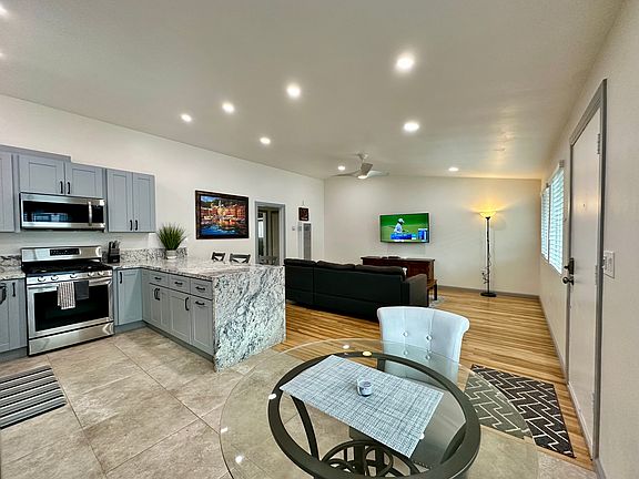 5th image of 7670 La Jolla Blvd