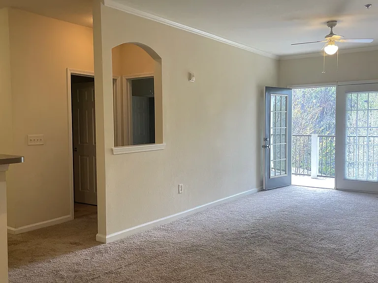 900 Vista Lake Dr #201 — Photo 2