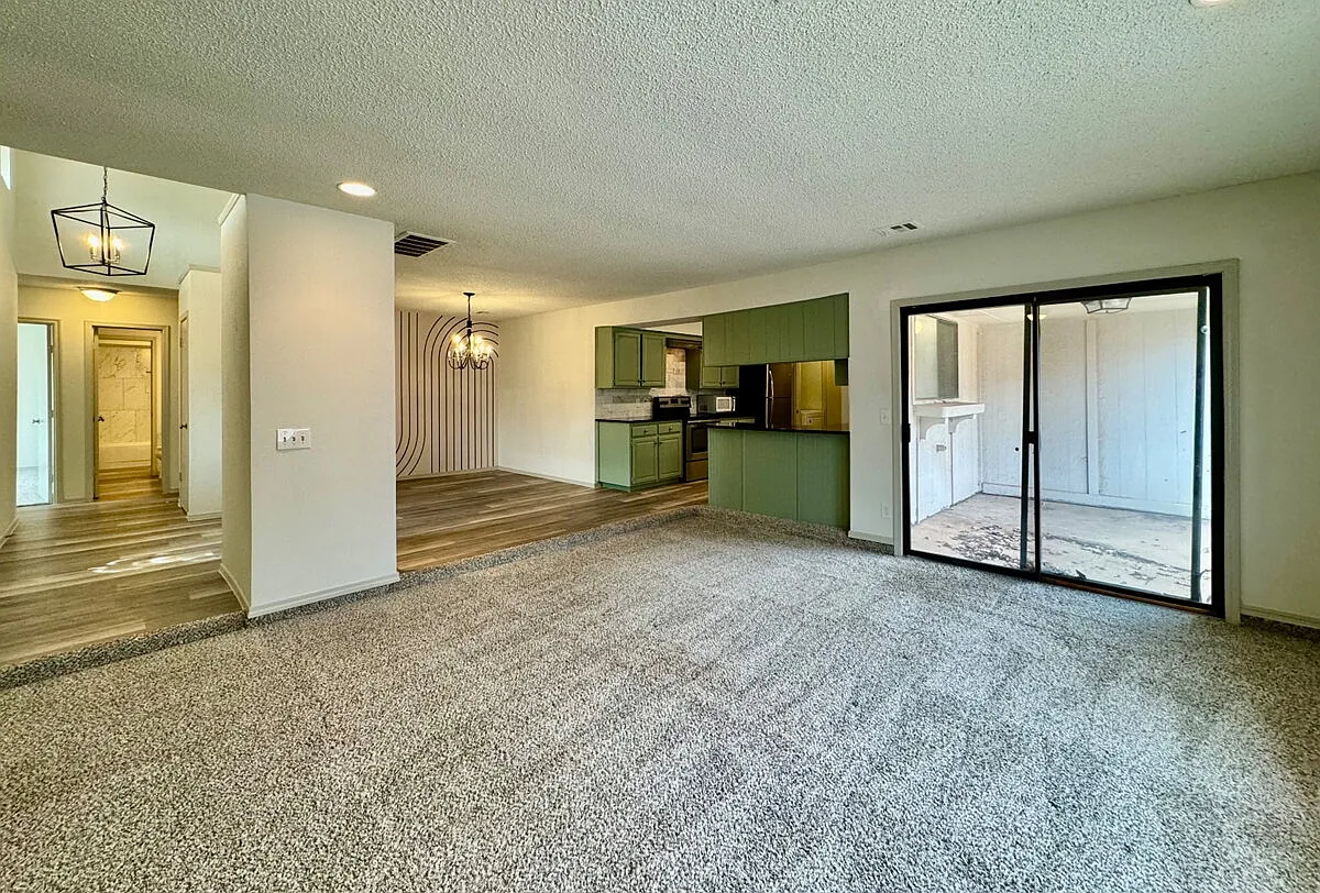 3 bed, 2.0 bath, 1631 sqft, $1,745 — Photo 3