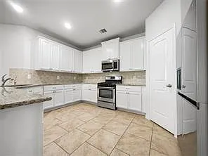 4 bed, 2.0 bath, 2029 sqft, $2,500 — Photo 3