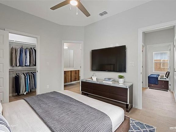 4th image of 2901 W Driftwood St #3