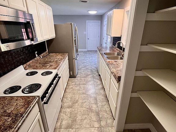 5th image of 3920 Eloise St