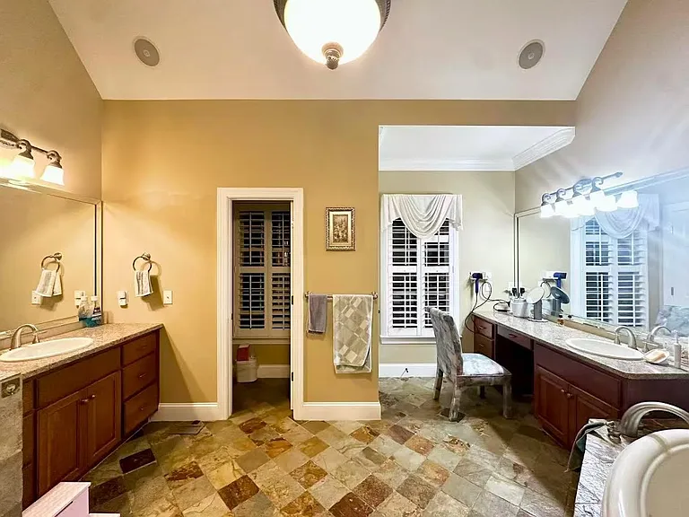 1216 Dorleath Ct — Photo 26