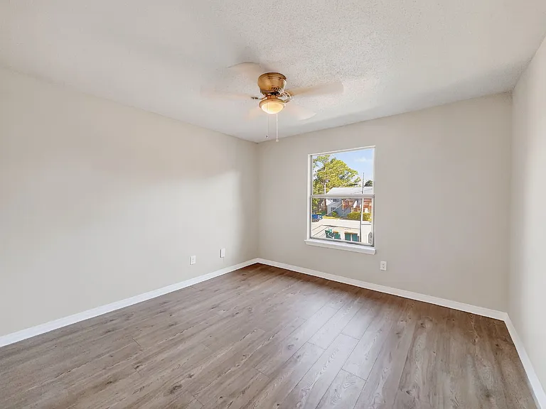 512 Landview St #D — Photo 12