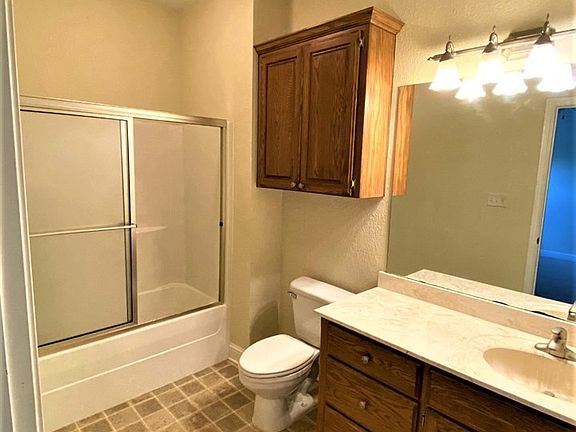 5th image of 316 E Lion Dr