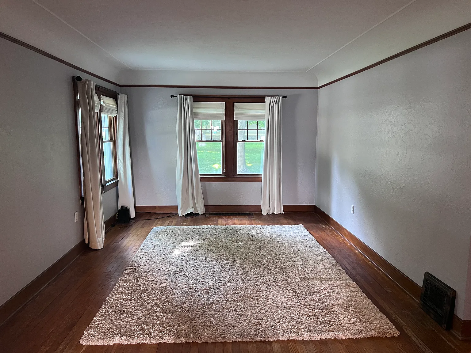 4 bed, 1.5 bath, 1600 sqft, $2,100 — Photo 3