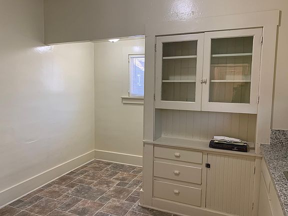 4th image of 910 N Park Ave