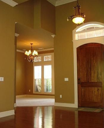 4th image of 2309 S Matterhorn Blvd