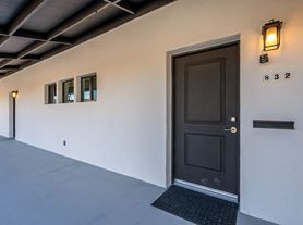830-832 E. 7th St. ( 830-1, 830-2, 832 )