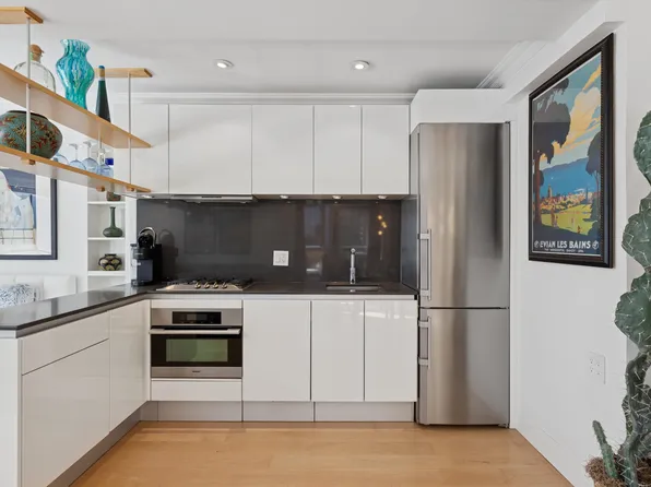 310 West 56th Street image 3 of 8