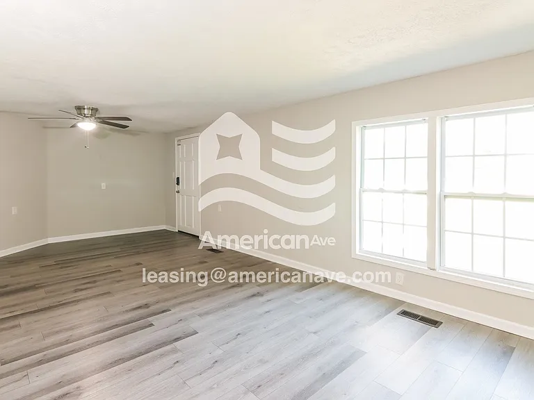 1172735_003_living_room_4.jpg