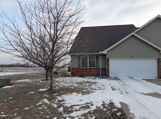 315 Burcham Dr, Le Roy, IL 61752