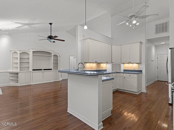 2nd image of 3850 Harmony Circle SE