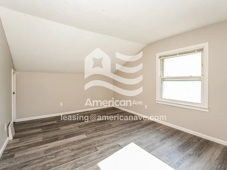 479190_008_main_bedroom_8.jpg