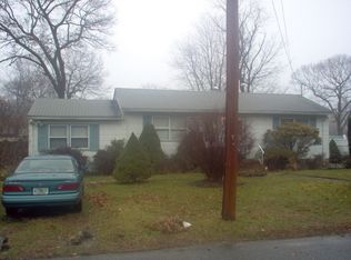 17 Long St, Lake Grove, NY 11755