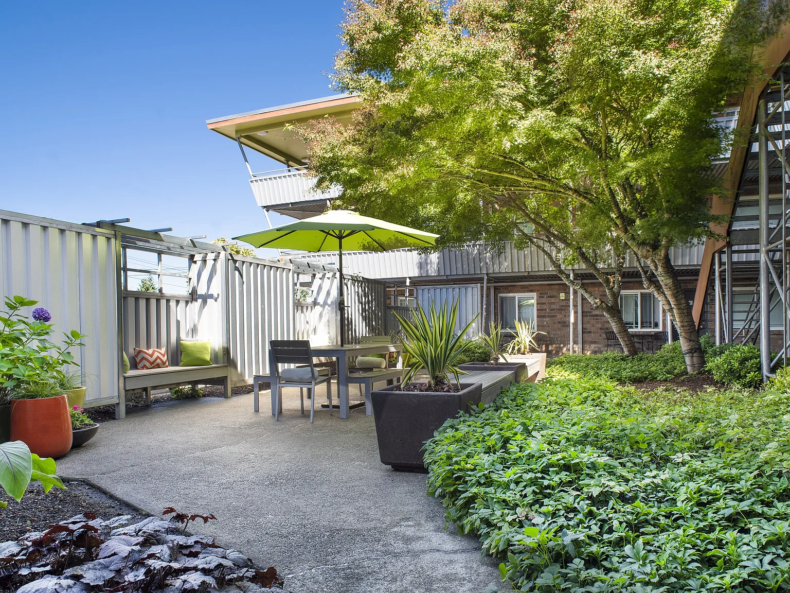 601 Jackson Apartments — Photo 4