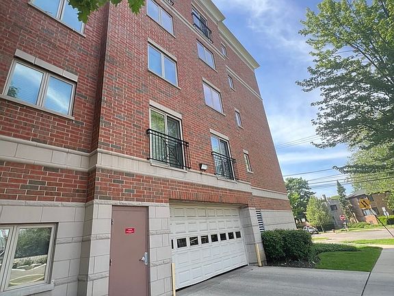 2nd image of 5924 N Lincoln Ave APT 206