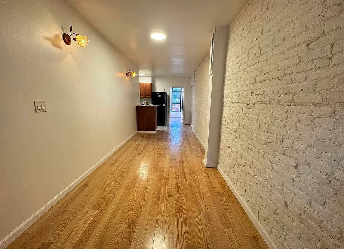144 Wythe Avenue — Photo 2