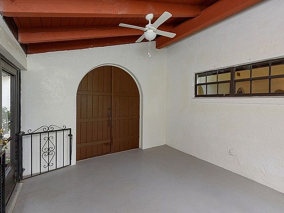 5th image of 11151 NE 55th Ct