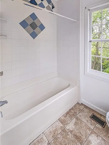 615 Price St — Photo 17