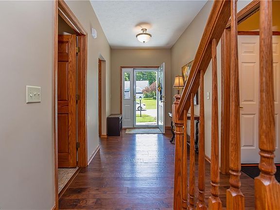 2nd image of 18286 River Valley Blvd