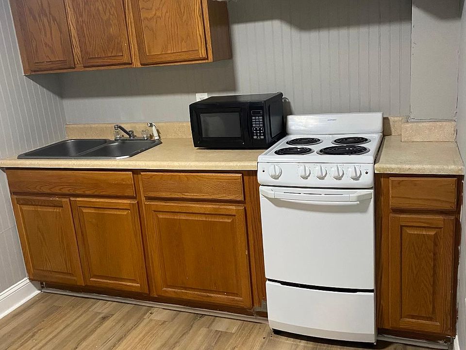 1st image of 599 Clarendon Ave #1