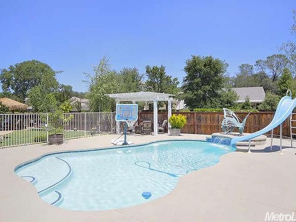 4th image of 4031 Lochaber Dr