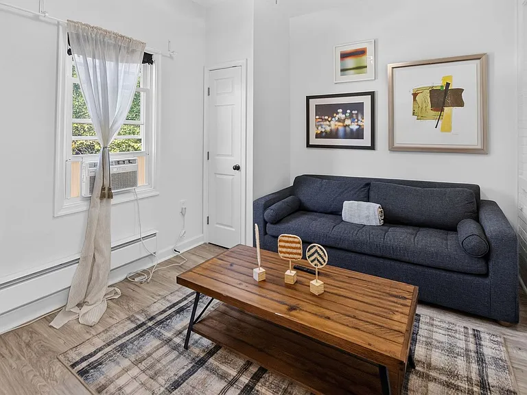 1211 Simms Pl NE — Photo 3