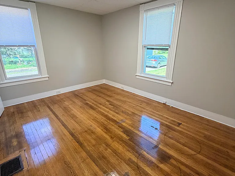 476 Thompson Ave #1 — Photo 11