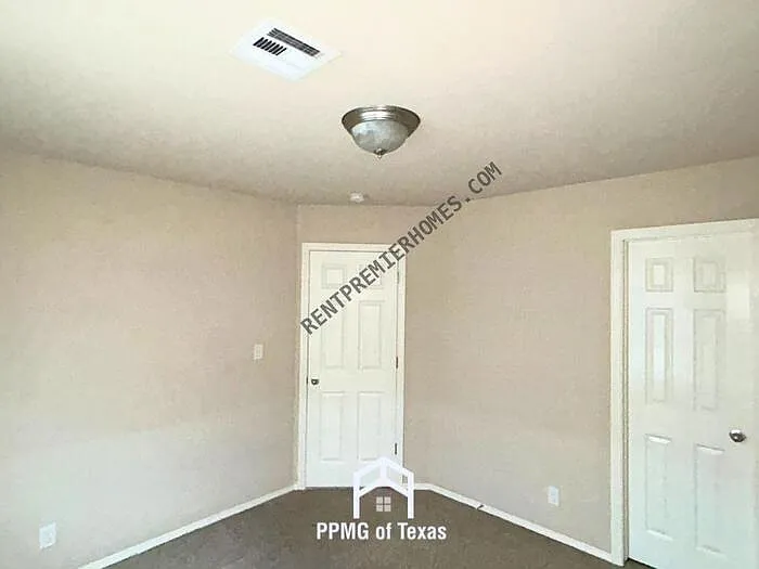 14753 S Lakewood Ave — Photo 3