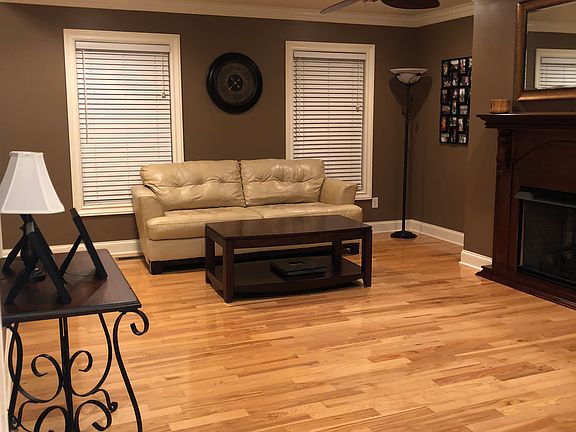 4th image of 135 Cottonwood Ln