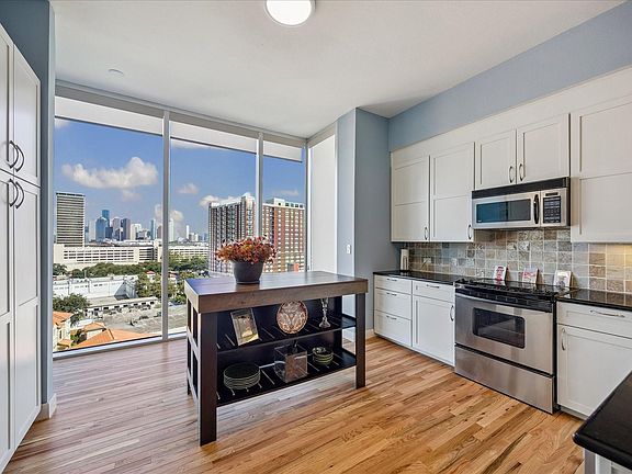 4th image of 3333 Allen Pkwy Unit 1102