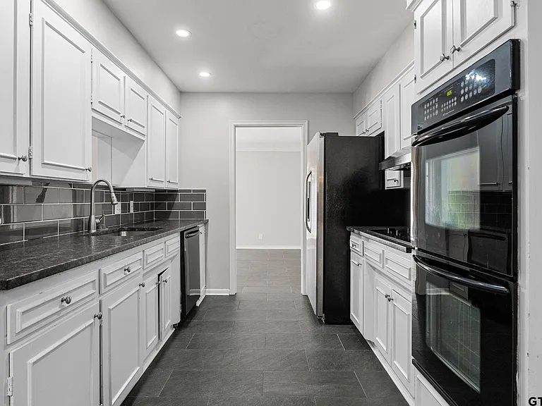 3200 Decharles St — Photo 13