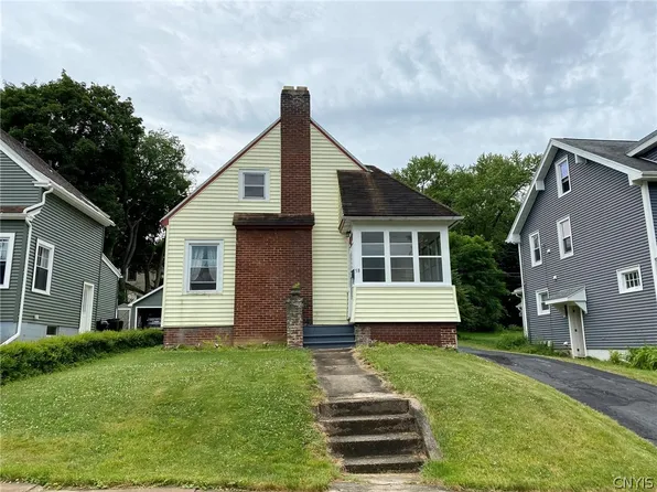 58 Ballantyne Brae, Utica, NY 13501