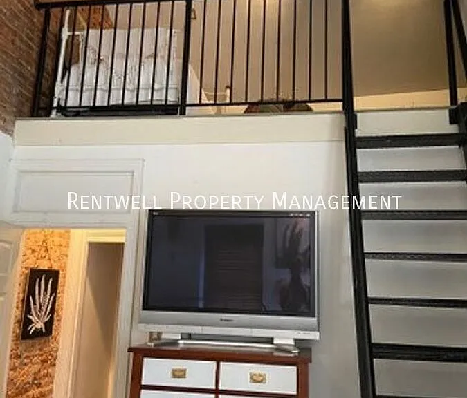 208 East St — Photo 12