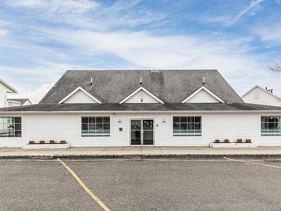 3rd image of 760 Montauk Hwy Building 4