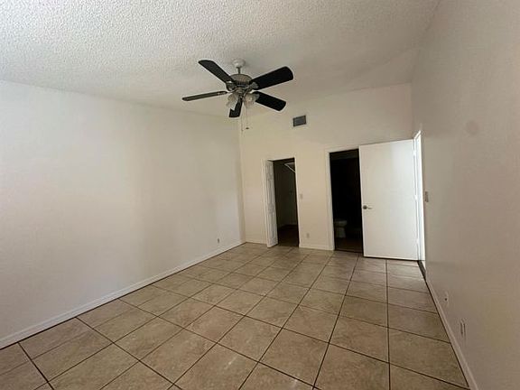 5th image of 2101 Maplewood Dr