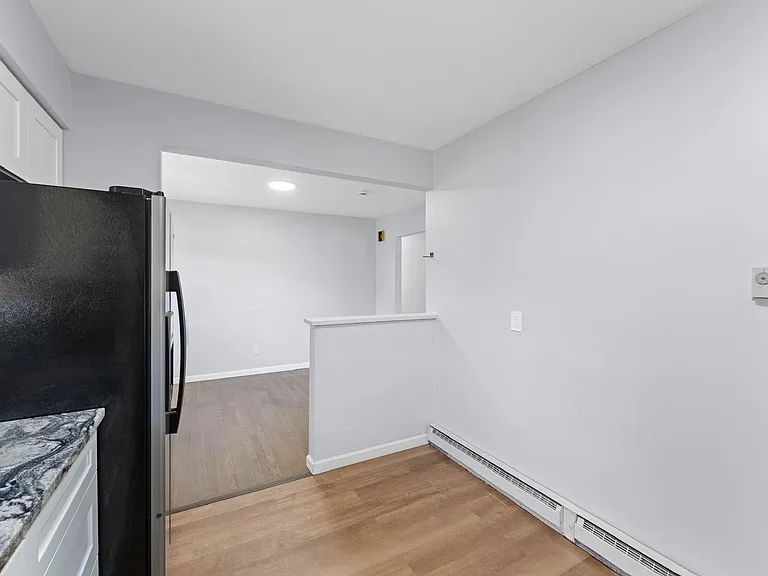 443 Manor Ave — Photo 9