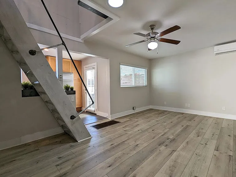 4321 1/2 Louisiana St — Photo 2