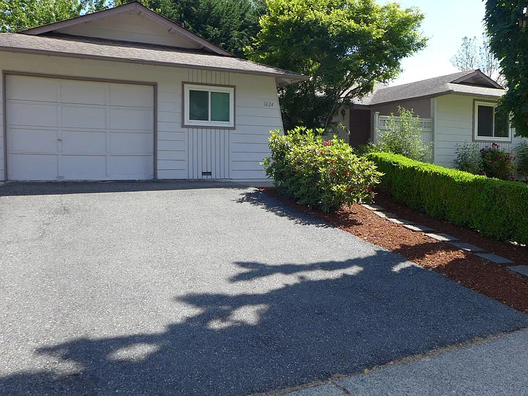 1624 Glennwood Ave SE — Photo 3