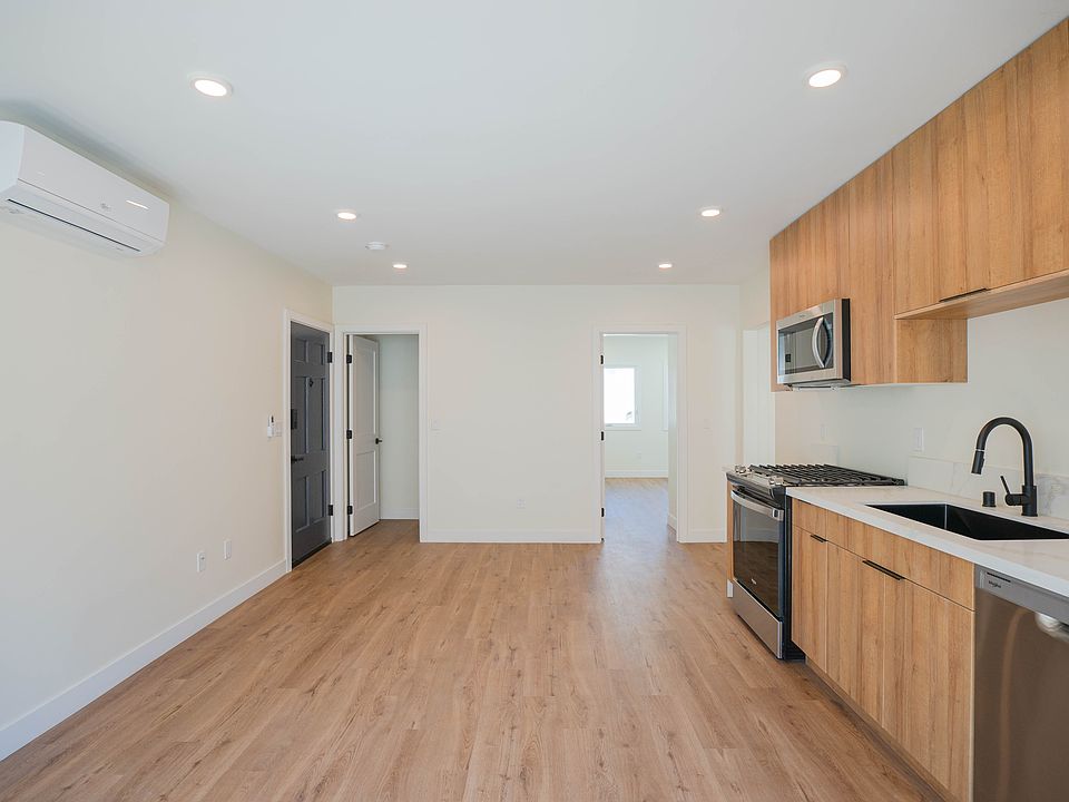 1st image of 1036 S Westmoreland Ave #3