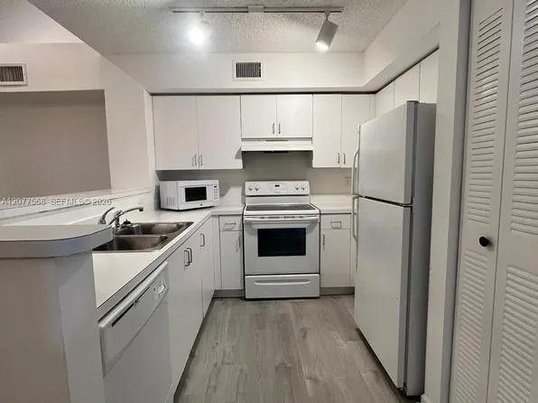 2173 Renaissance Blvd, Hollywood, FL