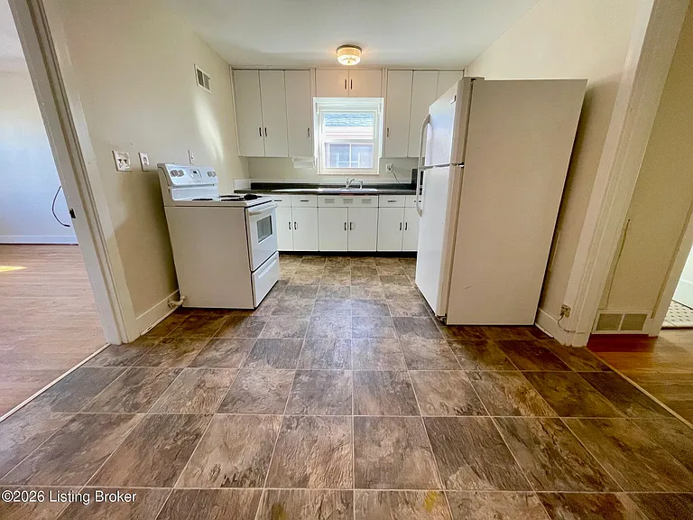 210 Breckenridge Ln #3 — Photo 2