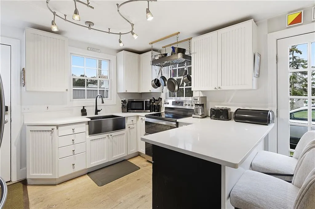 4 bed, 2080 sqft, $3,850 — Photo 3