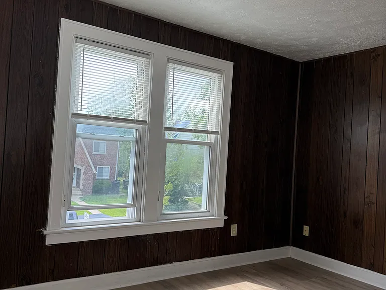 26-28 N Huron Ave — Photo 15